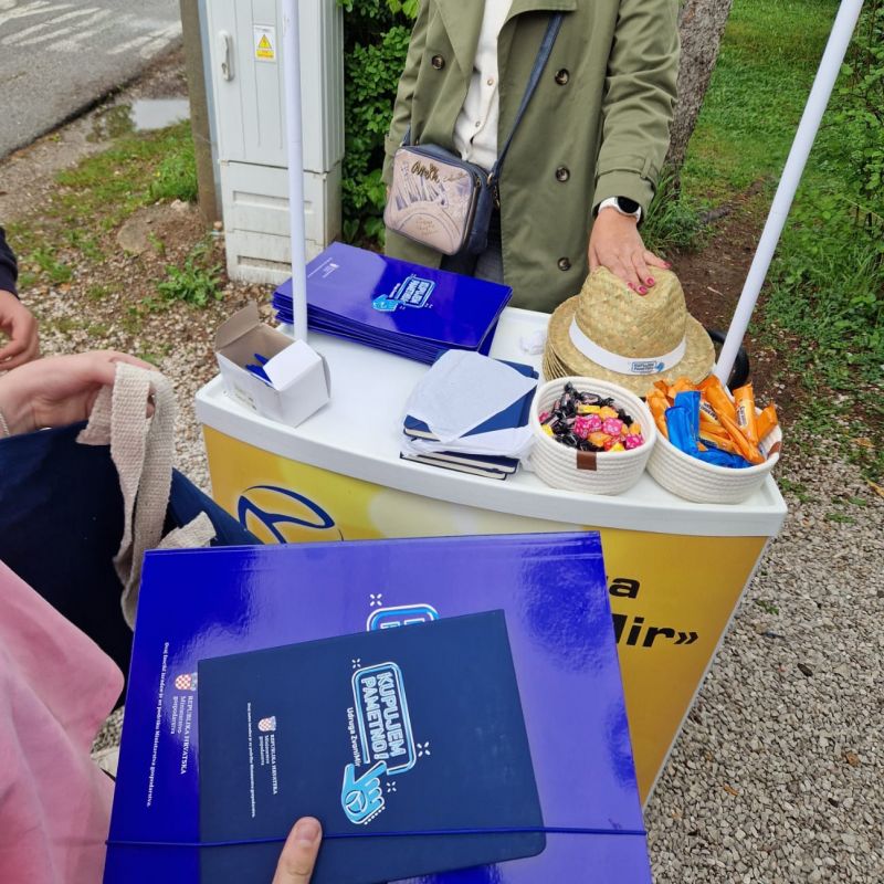 U Gračacu održana javna akcija o pravima potrošača U Gračacu održana javna akcija o pravima potrošača